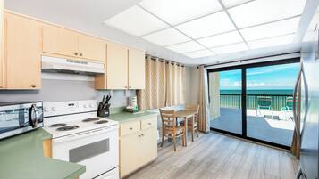 Penthouse 2 bedroom (AS-D) | Private kitchen | Full-size fridge, microwave, oven, stovetop