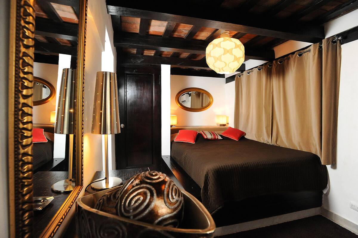 Chambre Deluxe, terrasse | Coffres-forts dans les chambres, bureau