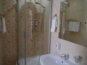 Suite, 1 chambre | Salle de bain