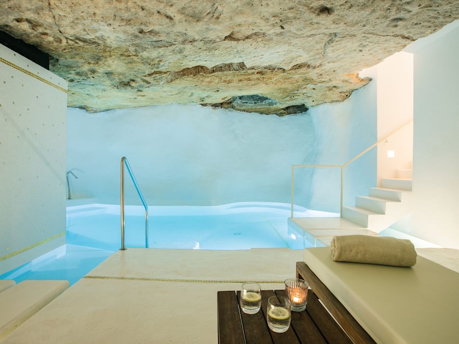 2 indoor pools, 2 outdoor pools, pool umbrellas, pool loungers