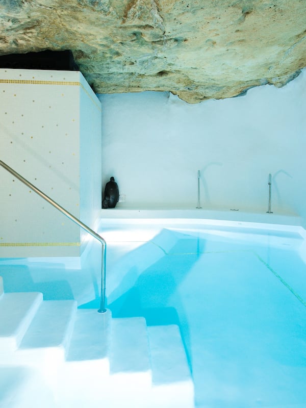2 piscines couvertes, 2 piscines extérieures, parasols de plage