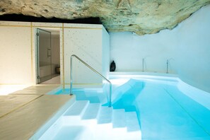 2 indoor pools, 2 outdoor pools, pool umbrellas, sun loungers