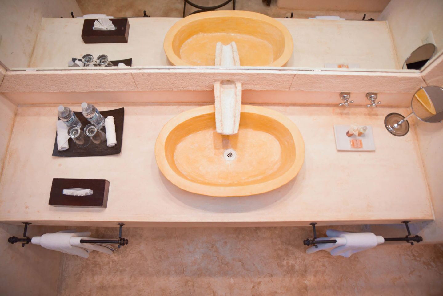 standard room | bathroom | free toiletries, hair dryer, bathrobes, towels