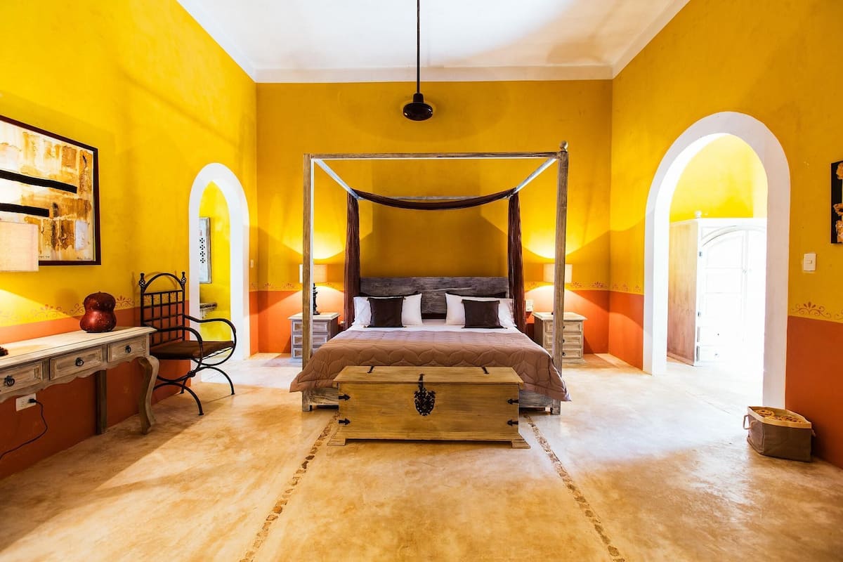 Premium bedding, in-room safe, WiFi (free)