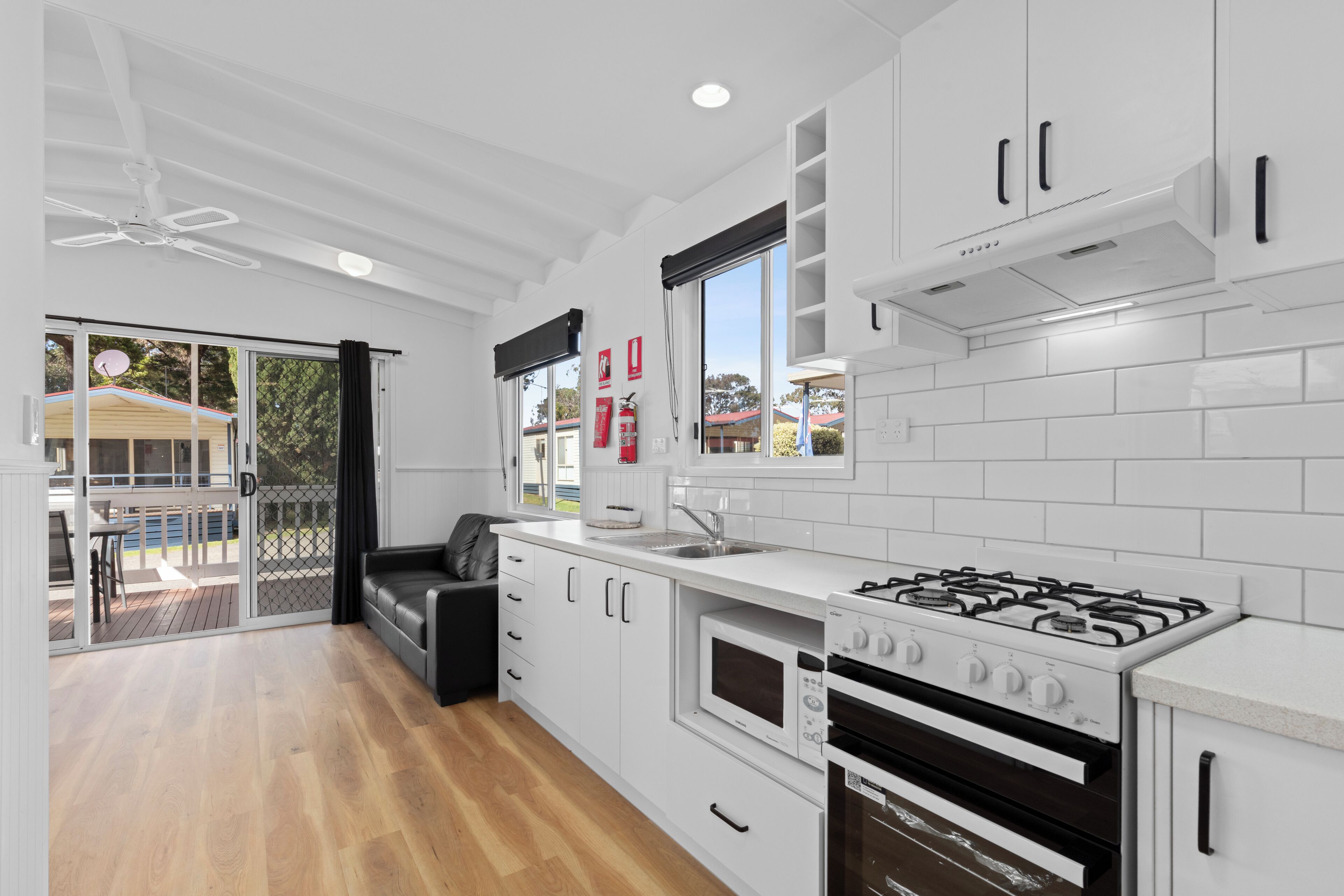 Familie villa, 2 slaapkamers | Privékeuken | Een koelkast, een microgolfoven, een kookplaat