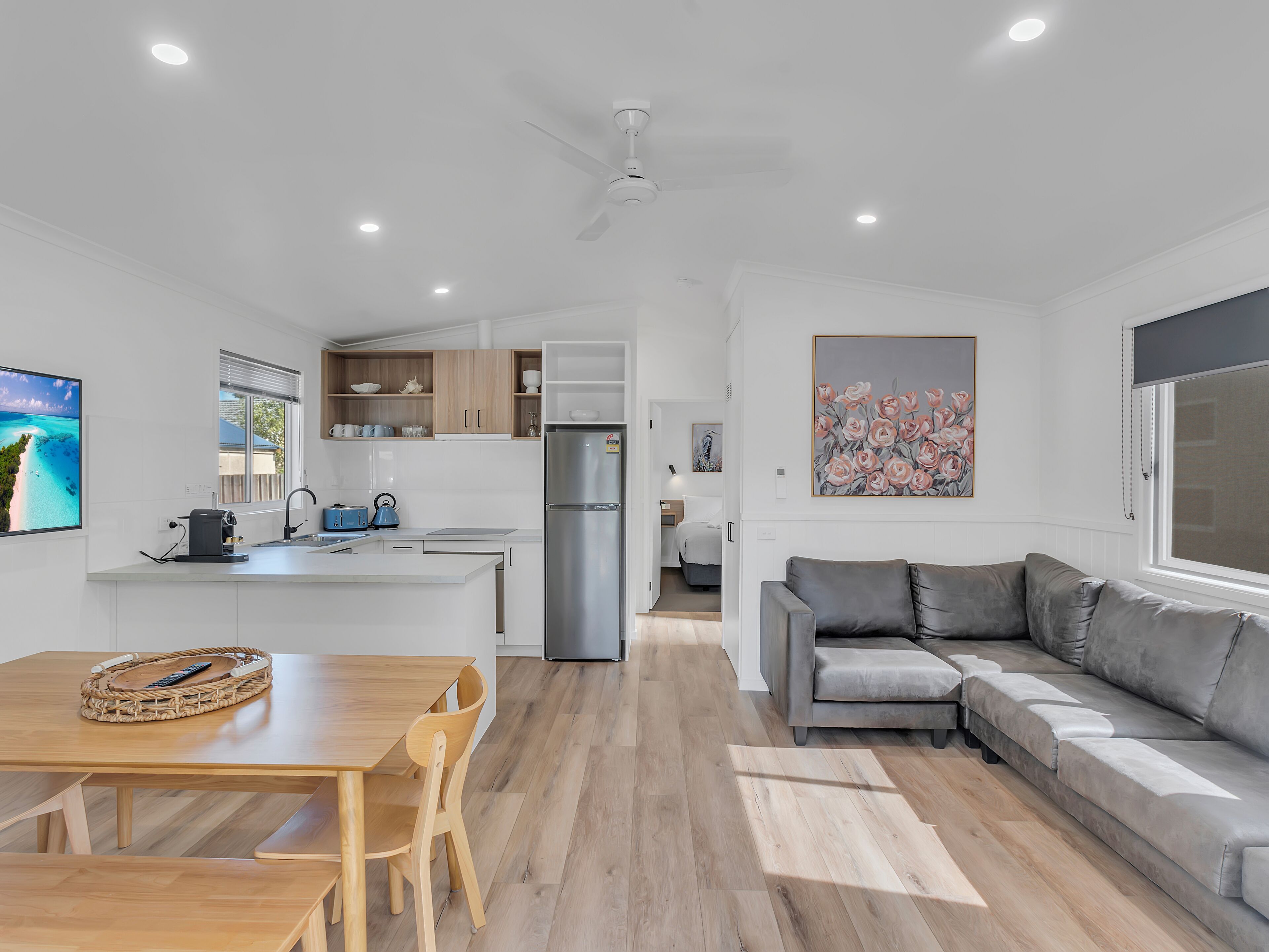 高級別墅 | 起居區 | 電視、 DVD   播放機