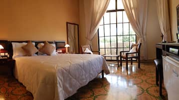 In-room safe, free WiFi, bed sheets