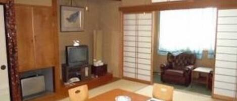 Japanese Style Room with Shared Bathroom | In-room safe, free WiFi