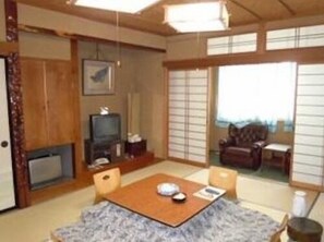 Chambre Tradition, salle de bains commune (Japanese Style)