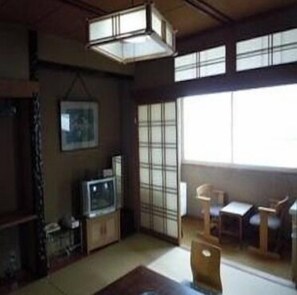 Japanese Style Room with Shared Bathroom | In-room safe, free WiFi - Daimaruya Ryokan (Yamanouchi)