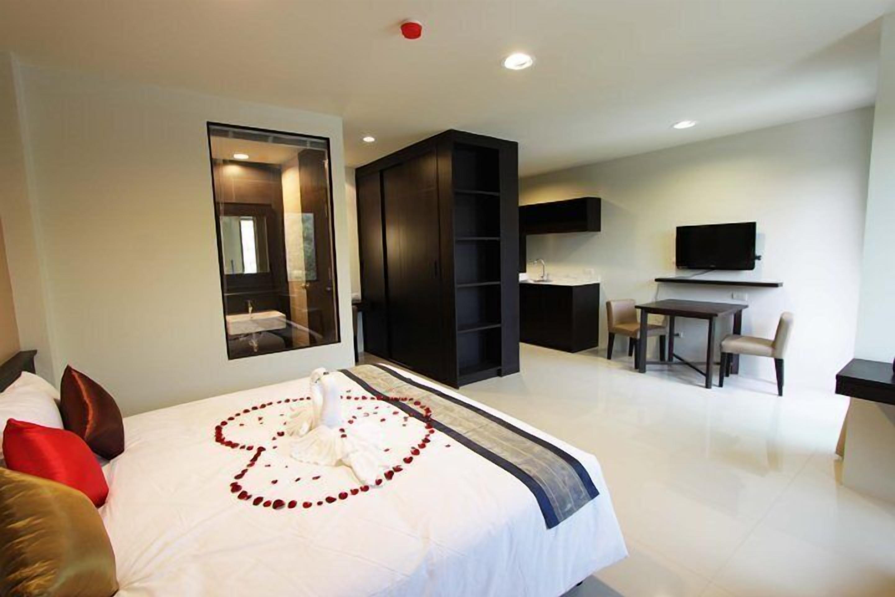 superior double room | in-room safe, blackout curtains, free wifi