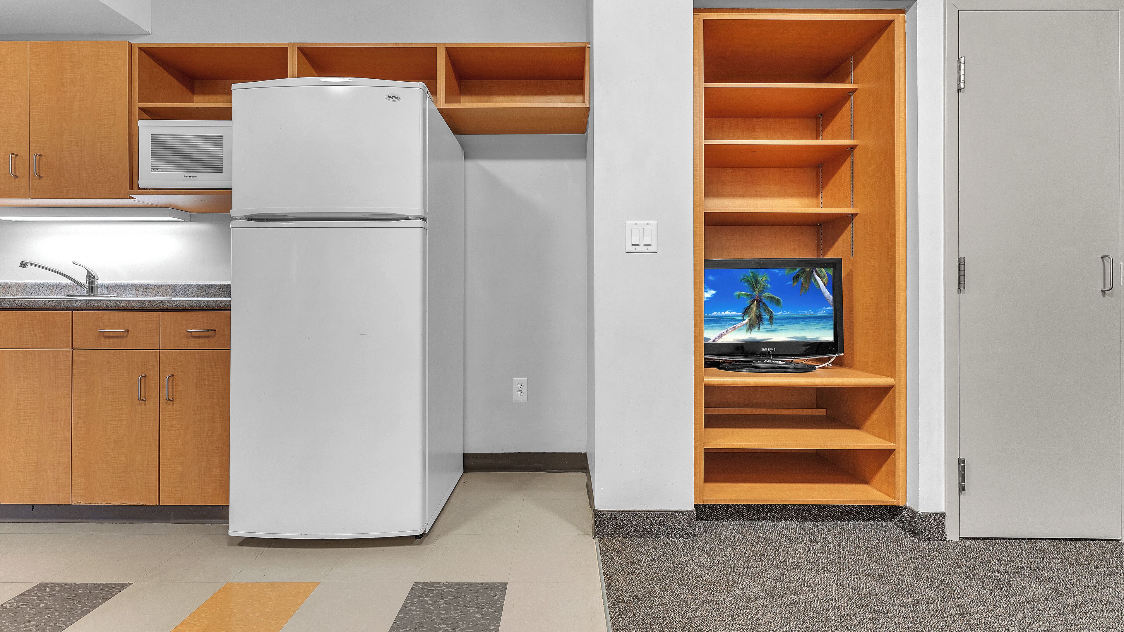 full-sized fridge, microwave, dining tables