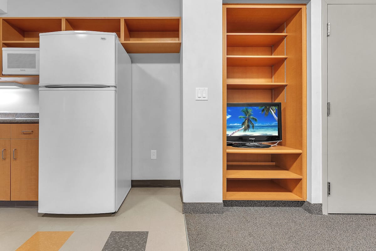 full-sized fridge, microwave, dining tables