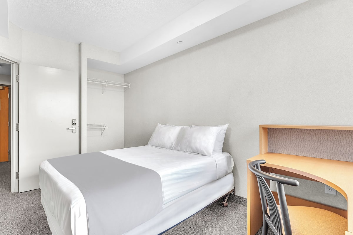 2 bedrooms, desk, laptop workspace, iron/ironing board