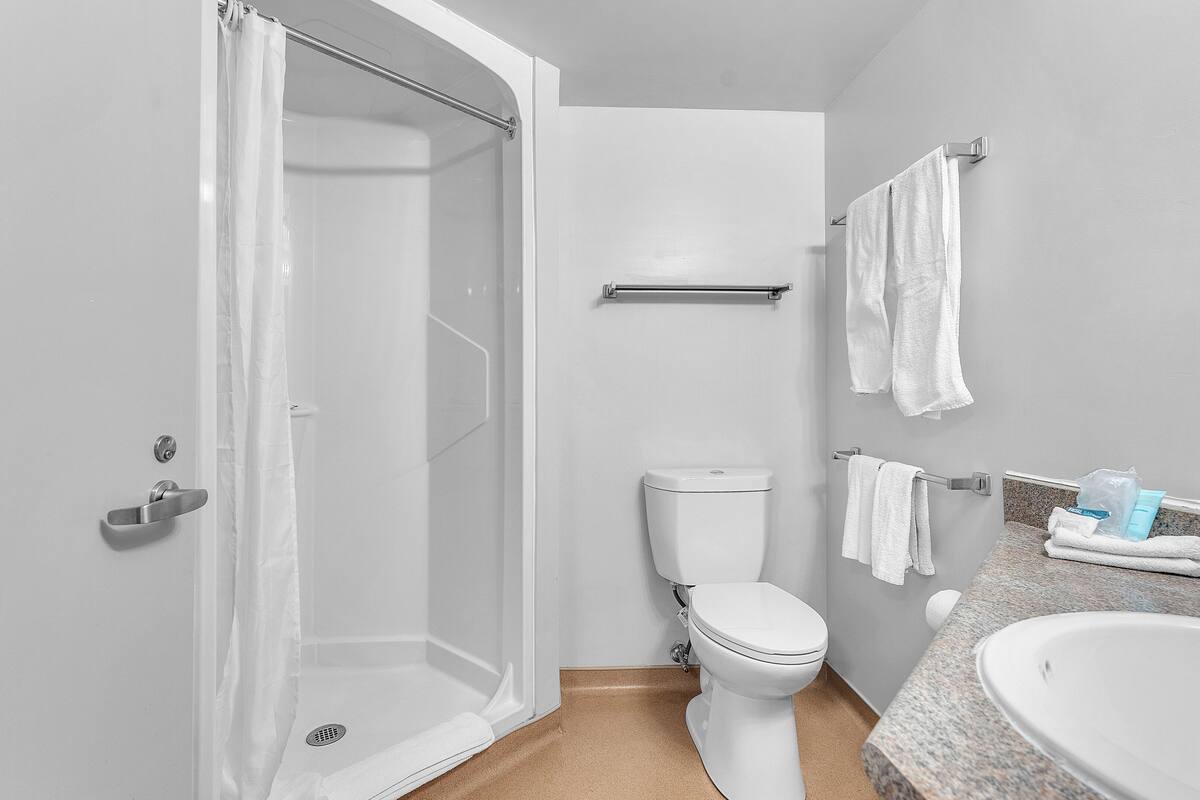 shower, free toiletries, towels