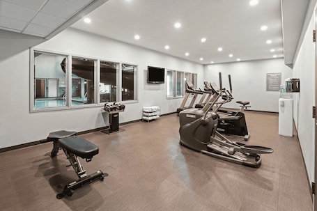 Fitness facility. Home Inn and Suites Regina Airport