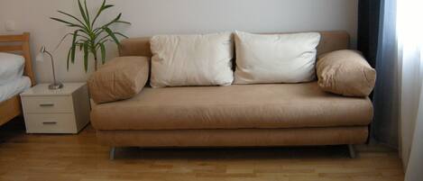 Apartment, Küche | Wohnzimmer | Flachbildfernseher