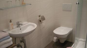 Apartment, Küche | Badezimmer | Dusche, Haartrockner, Handtücher