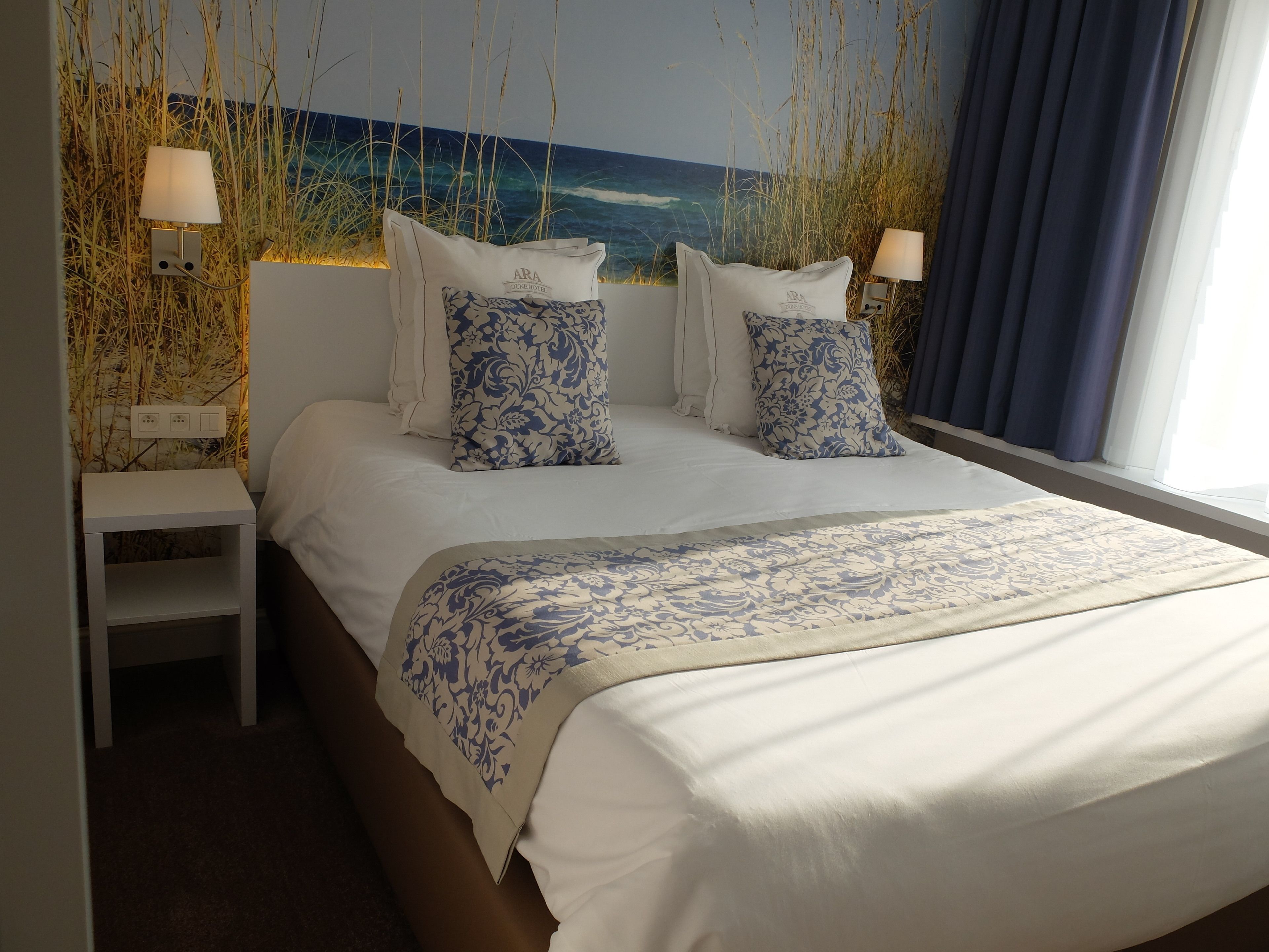 standard room | hypo-allergenic bedding, minibar, in-room safe, desk