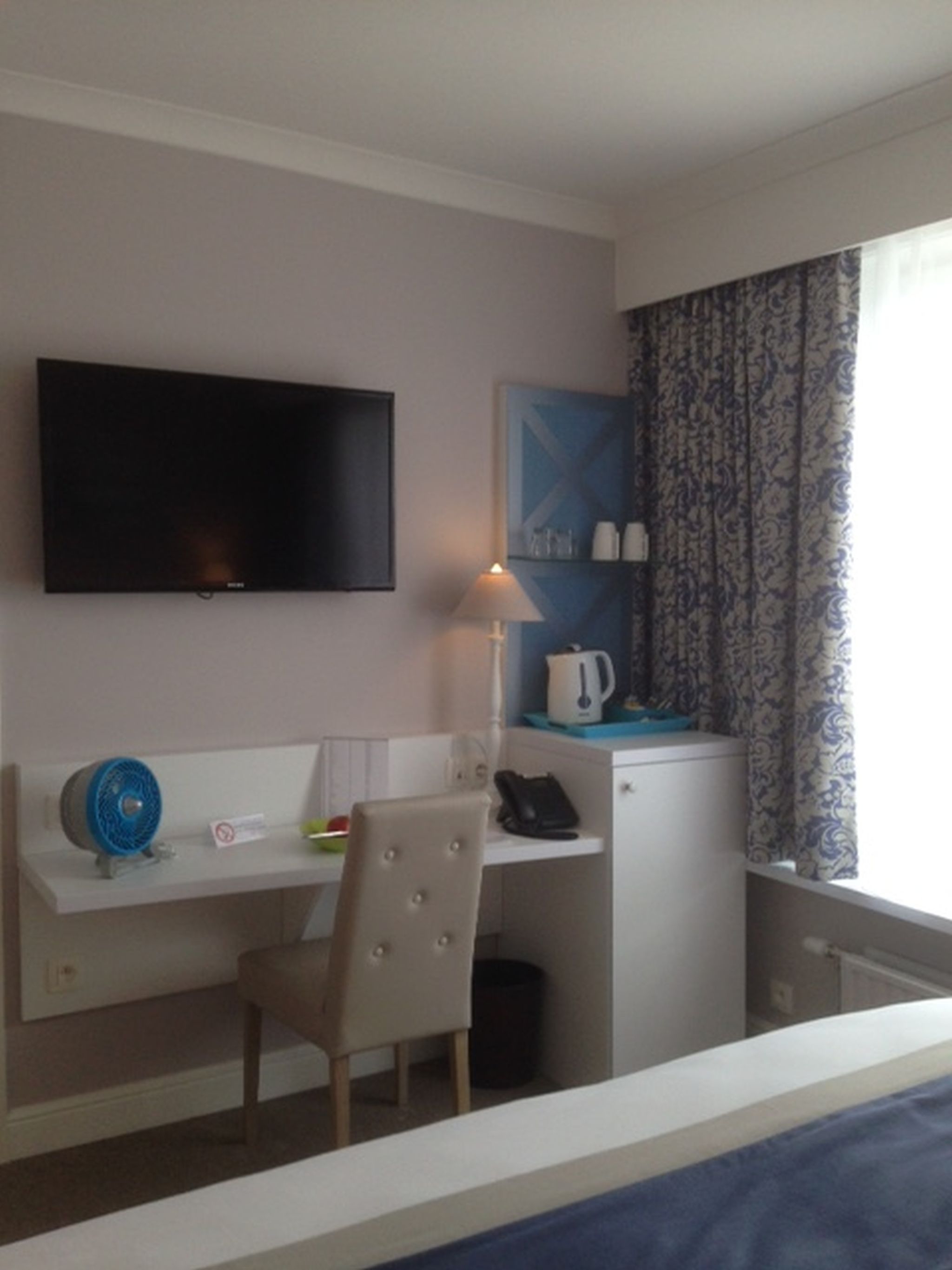 standard room | hypo-allergenic bedding, minibar, in-room safe, desk