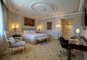 Ropa de cama de alta calidad y minibar 