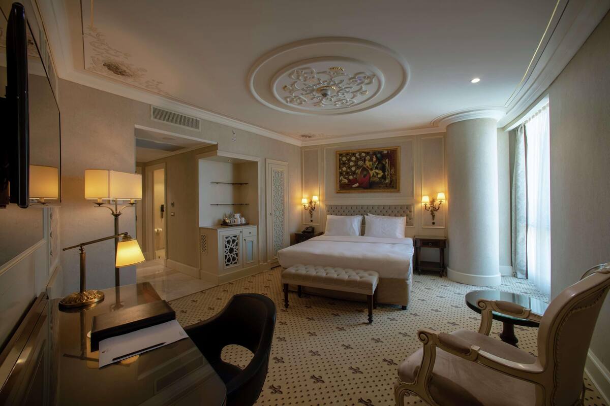 Premium bedding, minibar, in-room safe, desk