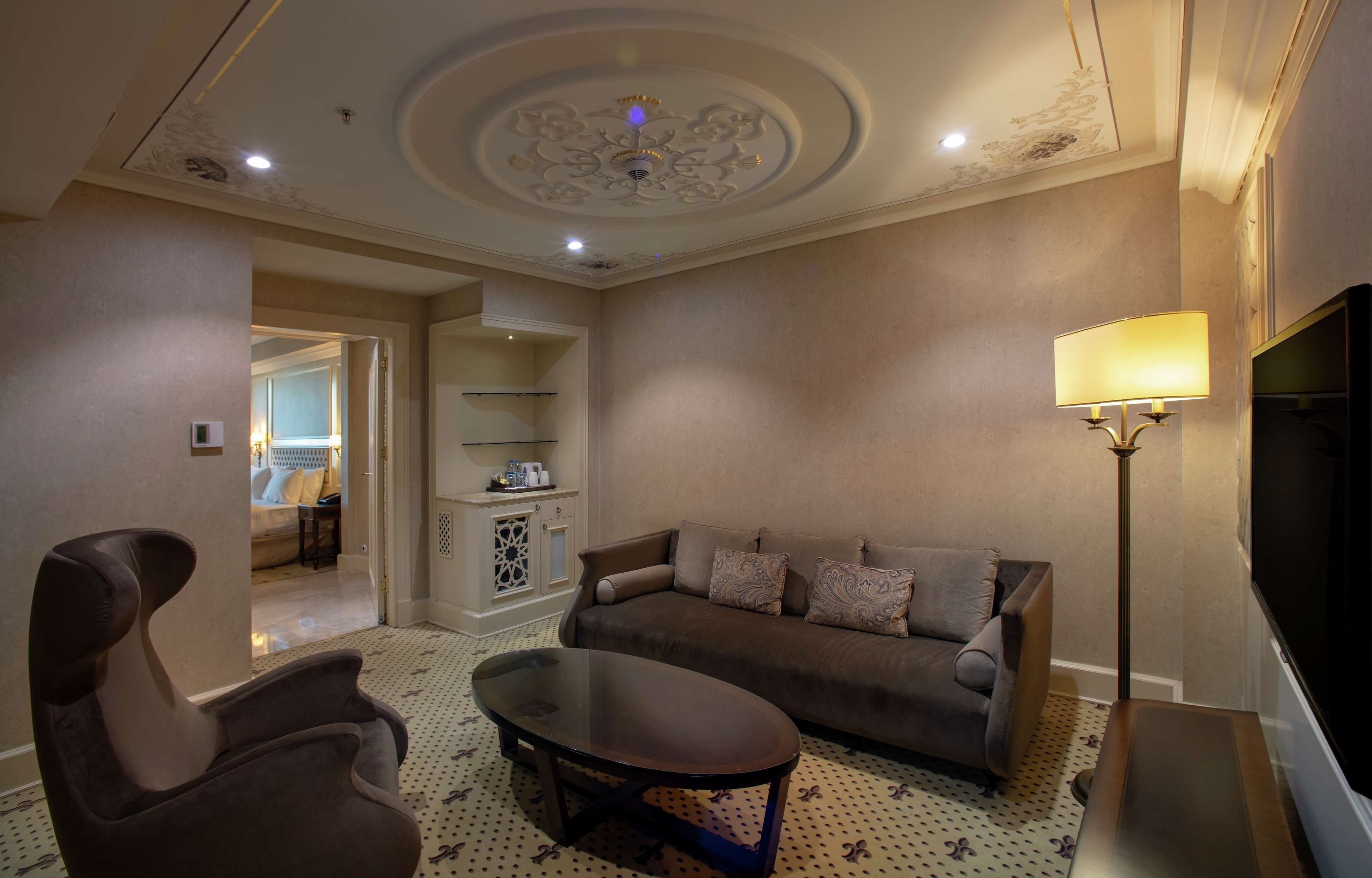 suite, 1 bedroom | premium bedding, minibar, in-room safe, desk