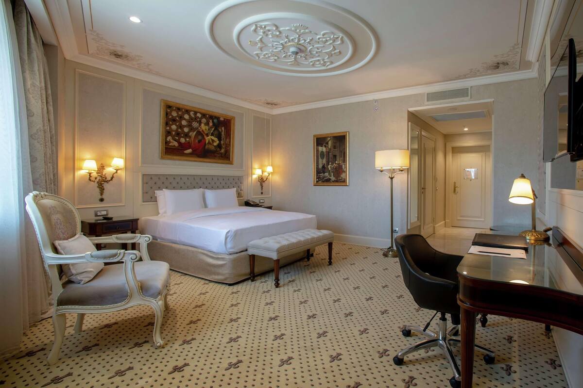 Premium bedding, minibar, in-room safe, desk