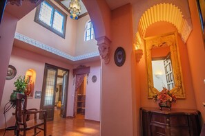 Minibar, individually decorated, individually furnished, desk - Soho Boutique Palacio San Gabriel (Ronda)