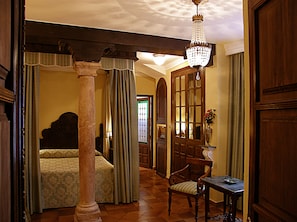 1 chambre, minibar, décor unique, ameublement unique