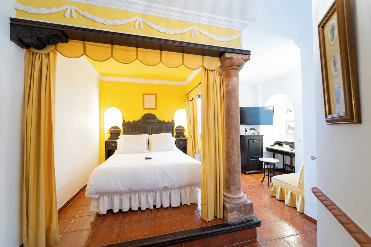 Superior Double Room | 1 bedroom, minibar, individually decorated, individually furnished