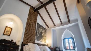 Minibar, decoració individual, mobiliari individual i escriptori