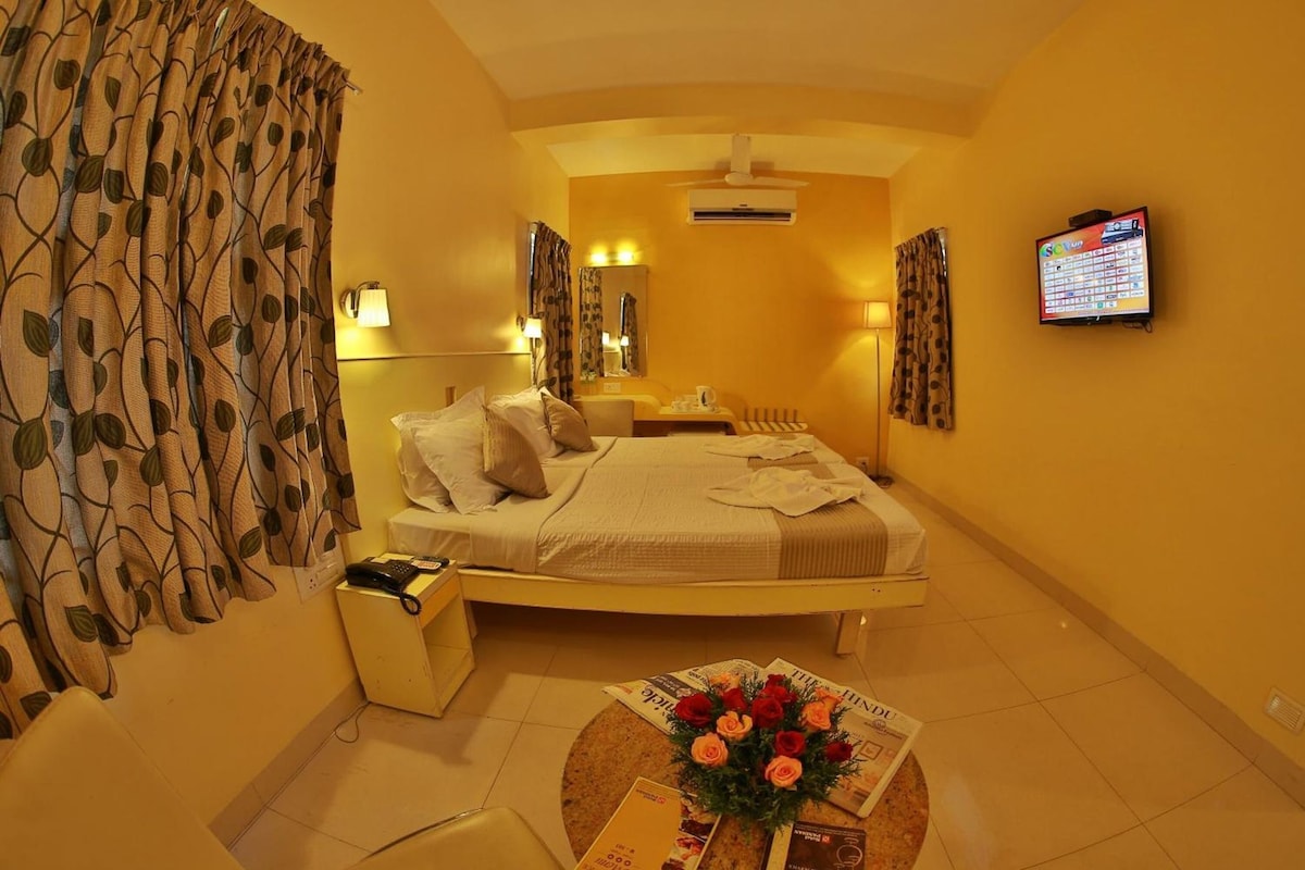 In-room safe, desk, laptop workspace, blackout curtains