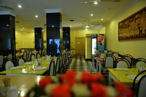 Breakfast, lunch and dinner served  - Hotel Pandian (Chennai)