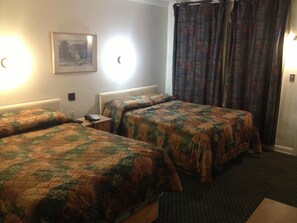 Free WiFi, bed sheets - Pleasant Manor Motel (Collingwood)