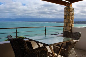 Roupas de cama de algodão egípcio, edredons de pluma, cofres nos quartos