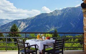 Breakfast, lunch, dinner served; local cuisine 