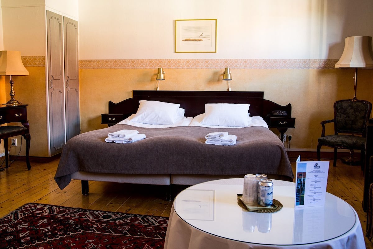 Habitación con 2 camas individuales | Wifi gratis y ropa de cama