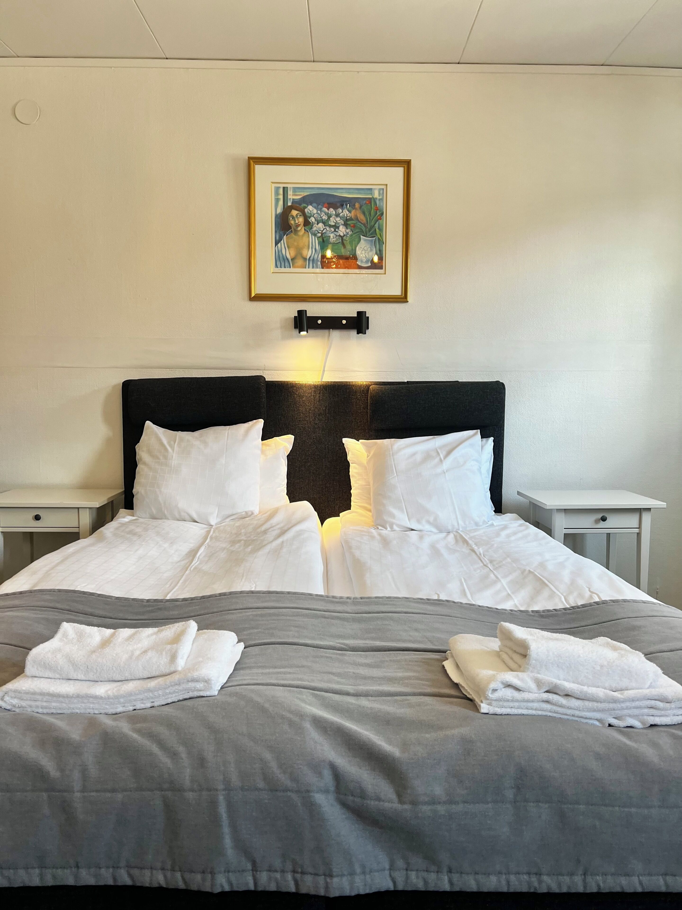 Free WiFi, bed sheets