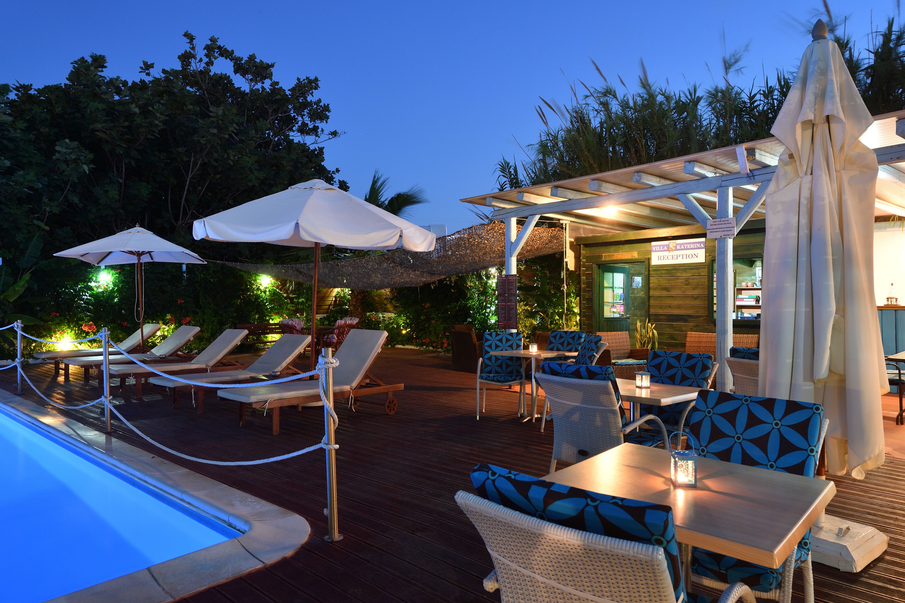 Poolside bar