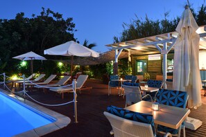 Poolside bar - Villa Katerina (Paros)