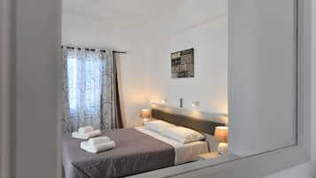 Standard Studio | Free cribs/infant beds, rollaway beds, free WiFi