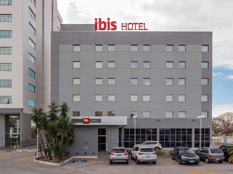 Exterior. Ibis Guaratinguetá Aparecida