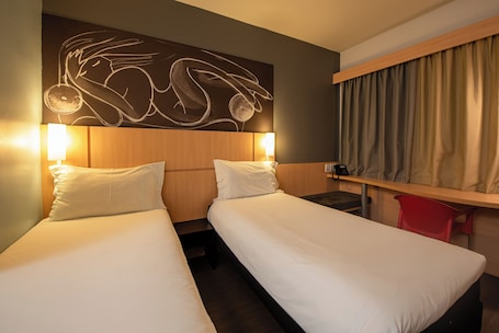 Standard Apartment, 2 Twin Beds | Minibar, in-room safe, desk, blackout drapes