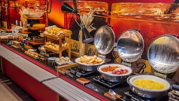 Desayuno buffet (BRL 53.00 por persona)
