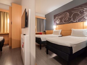 Minibar, in-room safe, desk, blackout curtains - Ibis Guaratinguetá Aparecida (Guaratingueta)
