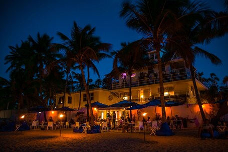 Numero Uno Beach House - Image 2