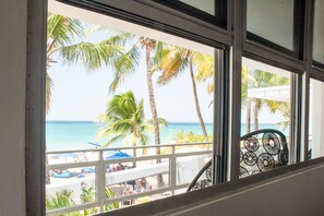 Interior - Numero Uno Beach House (San Juan)
