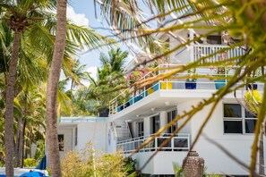 Exterior detail - Numero Uno Beach House (San Juan)