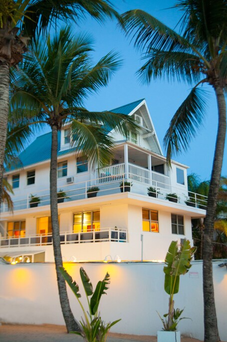 Numero Uno Beach House - Image 12